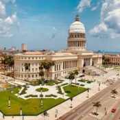 Vistas a la Catedral de la Habana de Cuba, donde bailar salsa