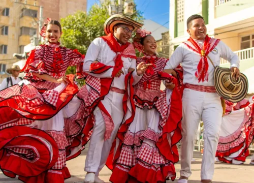 Viajar a Colombia bailando salsa: una experiencia única entre cultura, naturaleza y ritmo
